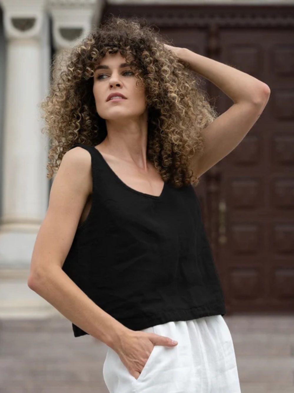 Menique Linen Crop Top Ana black
